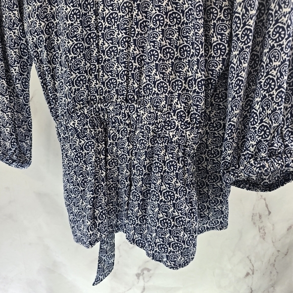 Talbots Shirt Womens Medium Blue White Wrap Printed Blouse Tie Navy 3/4 Sleeve - Picture 7 of 11